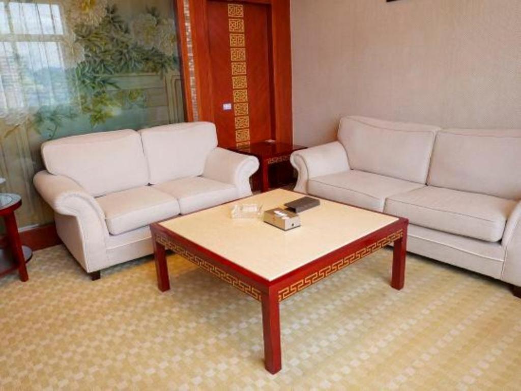 Golden Spring Hotel Lijiang Лиджанг Екстериор снимка