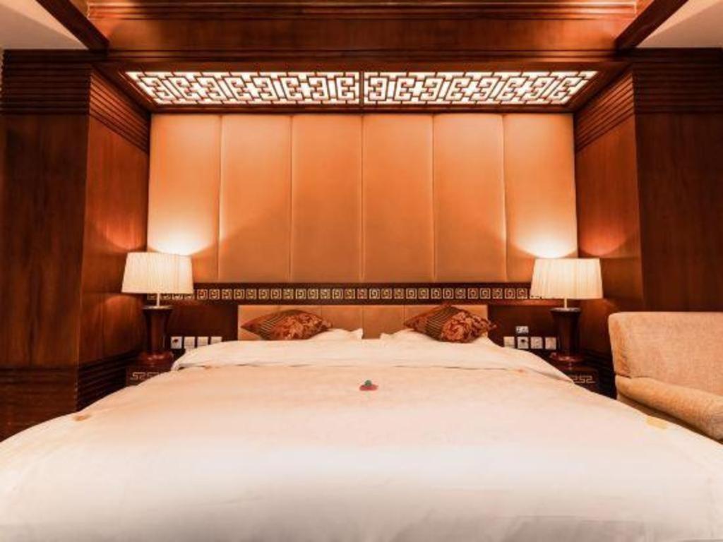 Golden Spring Hotel Lijiang Лиджанг Екстериор снимка