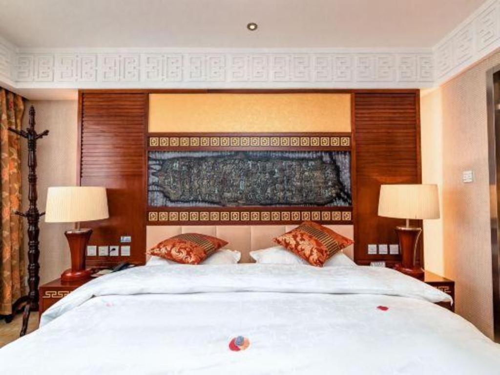 Golden Spring Hotel Lijiang Лиджанг Екстериор снимка