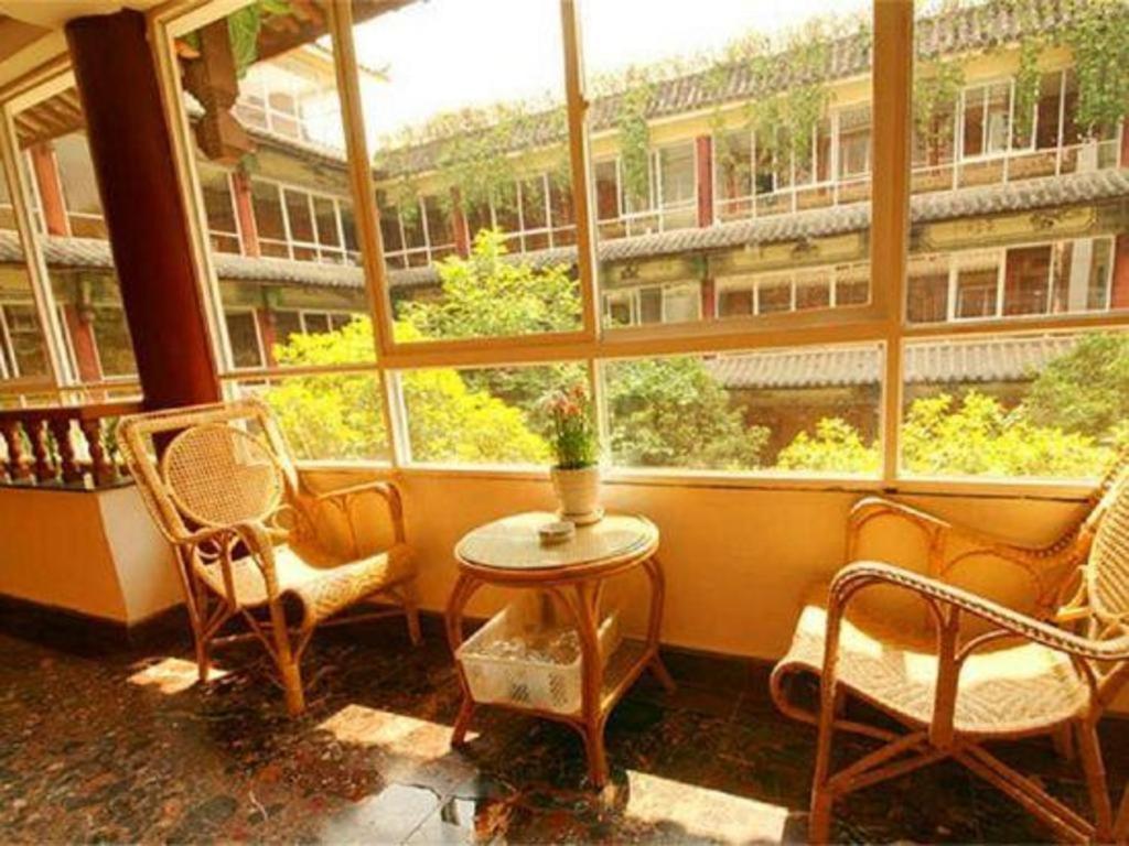 Golden Spring Hotel Lijiang Лиджанг Екстериор снимка