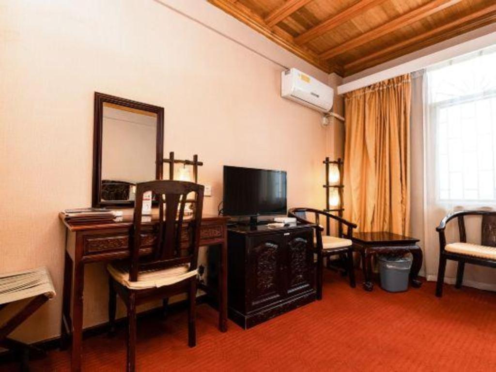 Golden Spring Hotel Lijiang Лиджанг Екстериор снимка