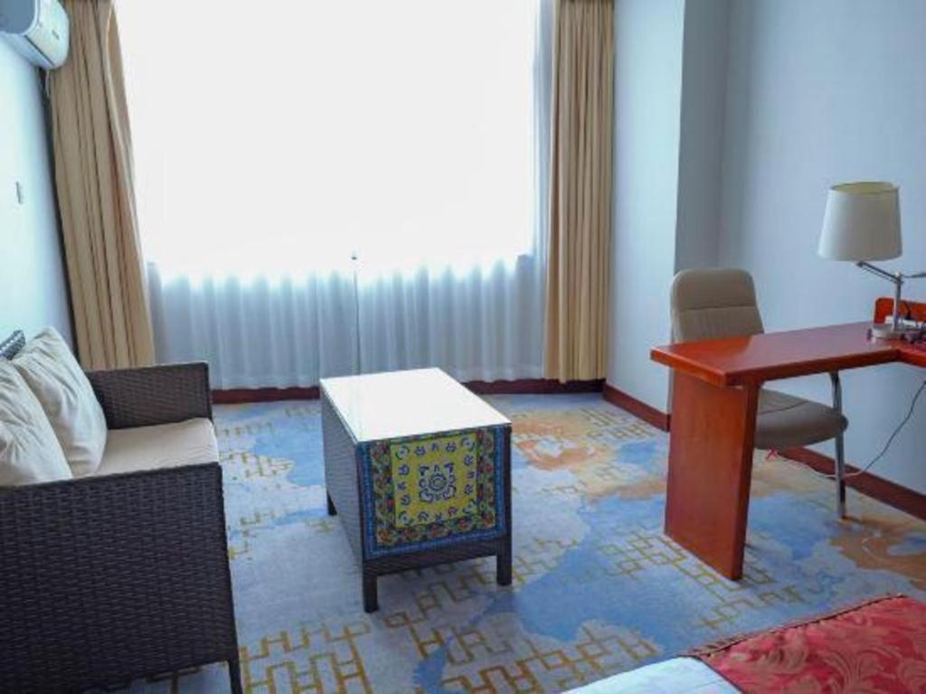 Golden Spring Hotel Lijiang Лиджанг Екстериор снимка