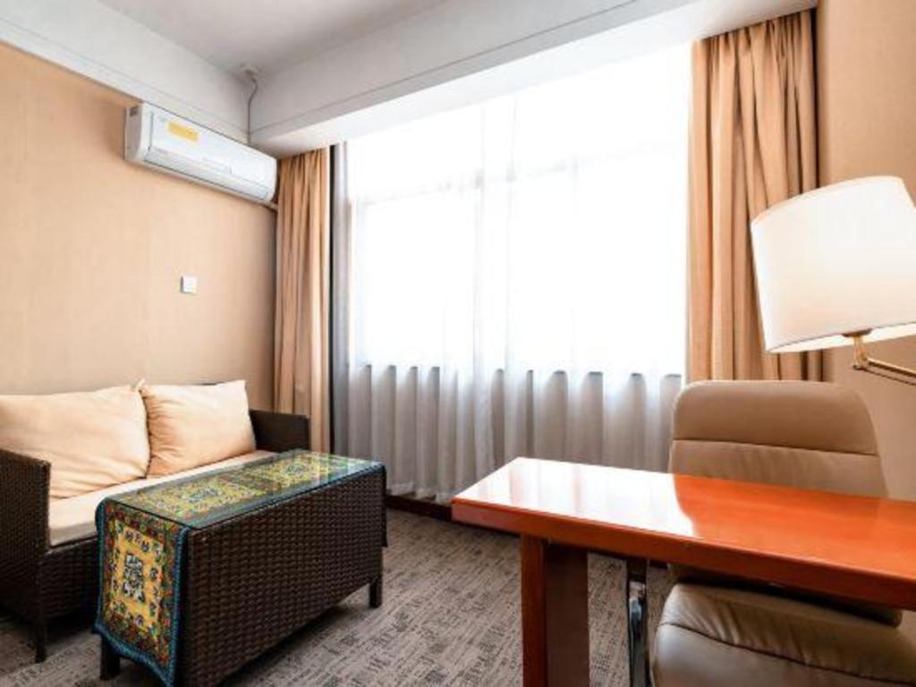 Golden Spring Hotel Lijiang Лиджанг Екстериор снимка