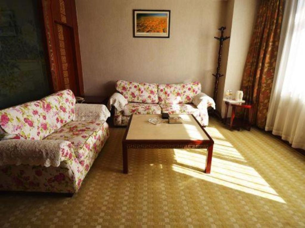 Golden Spring Hotel Lijiang Лиджанг Екстериор снимка