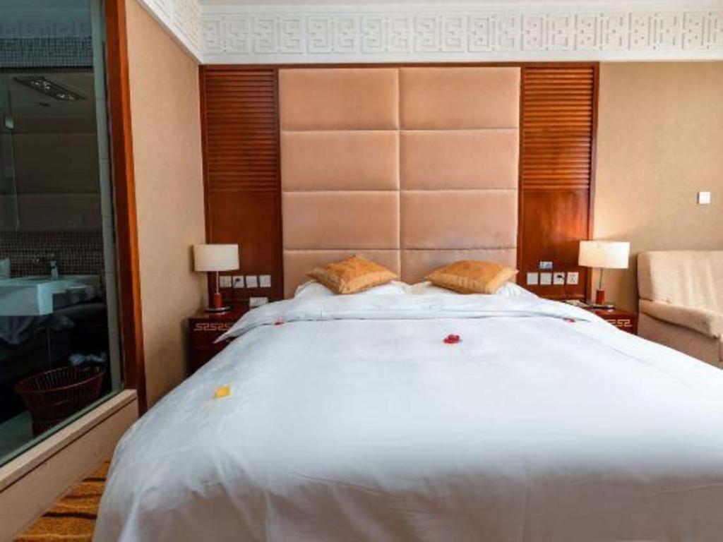 Golden Spring Hotel Lijiang Лиджанг Екстериор снимка